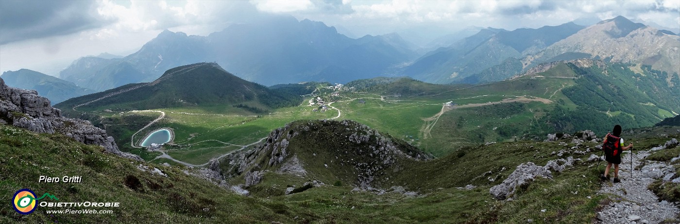 83  Vista sulla dolina grande e sui Piani di Bobbio.jpg